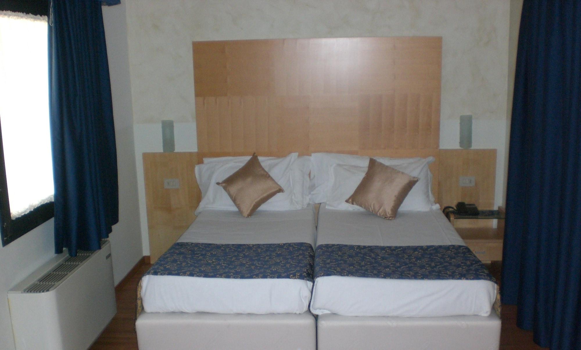Hotel Floris Моляно Венето Екстериор снимка
