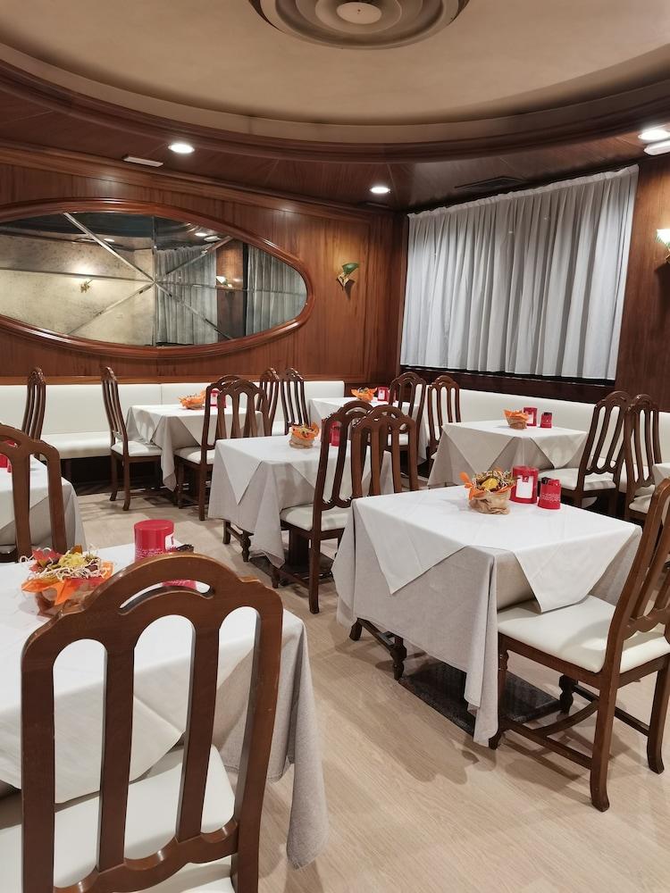 Hotel Floris Моляно Венето Екстериор снимка